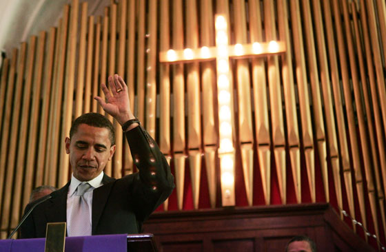Obama_praying-732524