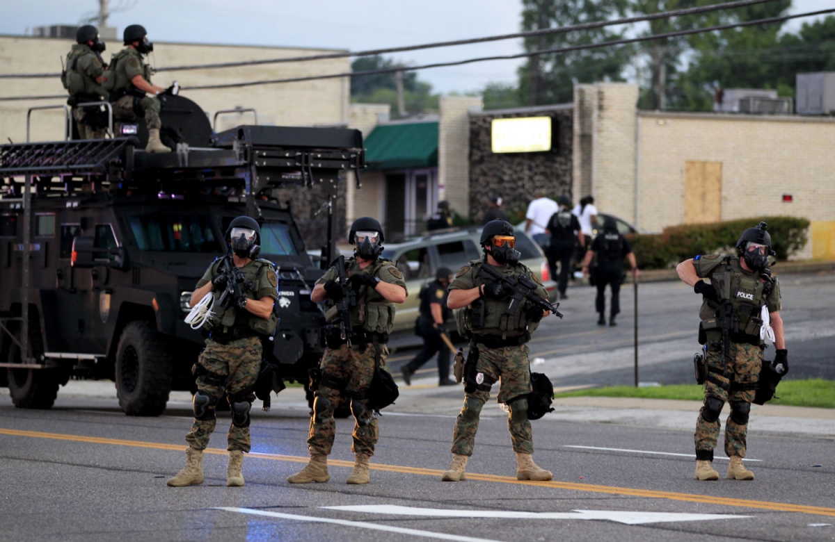 ferguson_police_riot_gear_812_ap_img